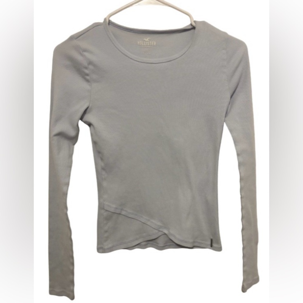 Hollister Women's Long-Sleeve Crew Neck Top in Light Blue